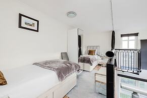 JOIVY Ultra Gorgeous 3bd Old Town Apt w Balcony&Parking