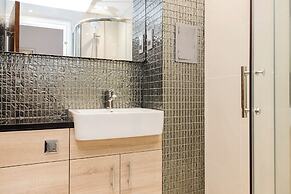 JOIVY Ultra Gorgeous 3bd Old Town Apt w Balcony&Parking