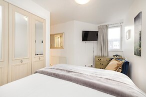 JOIVY Ultra Gorgeous 3bd Old Town Apt w Balcony&Parking