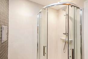 JOIVY Ultra Gorgeous 3bd Old Town Apt w Balcony&Parking