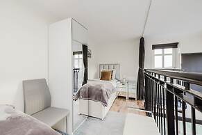 JOIVY Ultra Gorgeous 3bd Old Town Apt w Balcony&Parking