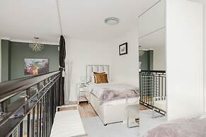 JOIVY Ultra Gorgeous 3bd Old Town Apt w Balcony&Parking