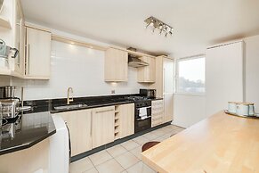 JOIVY Ultra Gorgeous 3bd Old Town Apt w Balcony&Parking