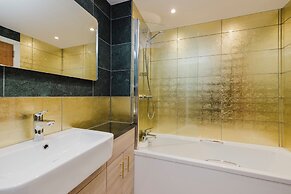 JOIVY Ultra Gorgeous 3bd Old Town Apt w Balcony&Parking