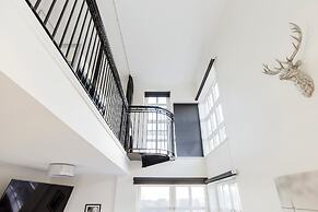 JOIVY Ultra Gorgeous 3bd Old Town Apt w Balcony&Parking