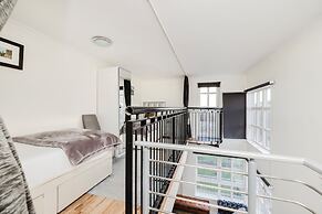 JOIVY Ultra Gorgeous 3bd Old Town Apt w Balcony&Parking