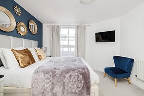 JOIVY Ultra Gorgeous 3bd Old Town Apt w Balcony&Parking