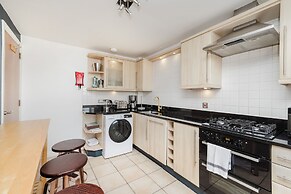 JOIVY Ultra Gorgeous 3bd Old Town Apt w Balcony&Parking