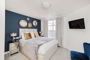 JOIVY Ultra Gorgeous 3bd Old Town Apt w Balcony&Parking