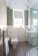 JOIVY The Wee Palace by the Castle