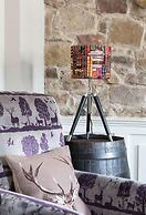 JOIVY The Wee Palace by the Castle