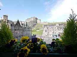 JOIVY The Wee Palace by the Castle