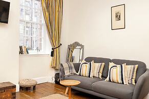 JOIVY Royal Mile Tower Apartment