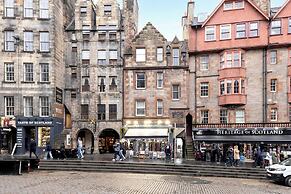 JOIVY Royal Mile Tower Apartment