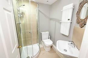 JOIVY Royal Mile Tower Apartment