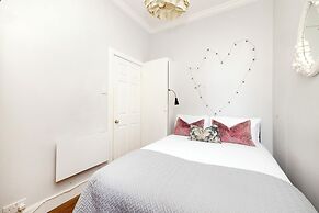 JOIVY Royal Mile Tower Apartment