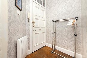 JOIVY Royal Mile Tower Apartment