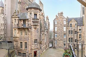 JOIVY Royal Mile Tower Apartment