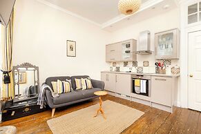 JOIVY Royal Mile Tower Apartment