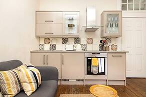 JOIVY Royal Mile Tower Apartment