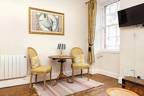 JOIVY Royal Mile Tower Apartment