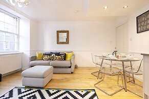 JOIVY Castle Hideaway