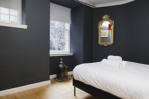 JOIVY Castle Hideaway