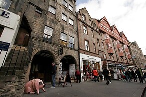 JOIVY Royal Mile View