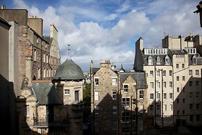 JOIVY Royal Mile View