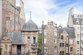 JOIVY Royal Mile View