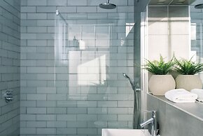 JOIVY Apartments - Huge 5* Georgian Apartment - Great Location