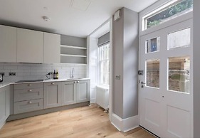 JOIVY Luxury Georgian City Centre Apartment (Sleeps 6)