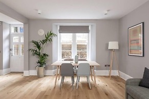 JOIVY Luxury Georgian City Centre Apartment (Sleeps 6)