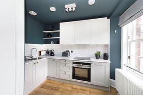 JOIVY Apartments - 5* Central Georgian Apartment (2 Bed)