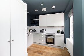 JOIVY Apartments - 5* Central Georgian Apartment (2 Bed)