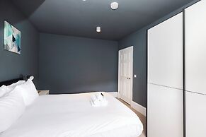 JOIVY Apartments - 5* Central Georgian Apartment (2 Bed)