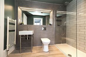 JOIVY Apartments - 5* Central Georgian Apartment (2 Bed)