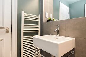 JOIVY Apartments - 5* Central Georgian Apartment (2 Bed)