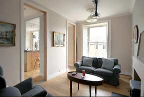 JOIVY Edinburgh Spacious Apartment - Royal Mile