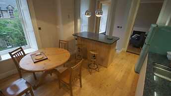 JOIVY Edinburgh Spacious Apartment - Royal Mile