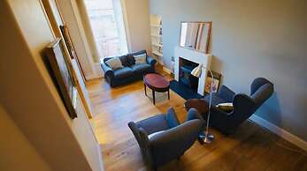 JOIVY Edinburgh Spacious Apartment - Royal Mile