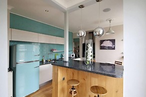 JOIVY Edinburgh Spacious Apartment - Royal Mile