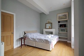 JOIVY Edinburgh Spacious Apartment - Royal Mile