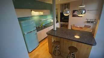 JOIVY Edinburgh Spacious Apartment - Royal Mile