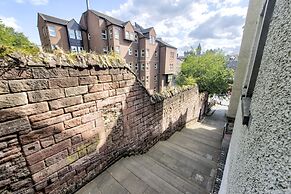 JOIVY Great Location! - Charming Apt by Edinburgh Castle