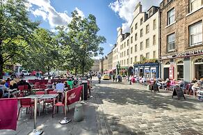 JOIVY Great Location! - Charming Apt by Edinburgh Castle
