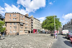 JOIVY Great Location! - Charming Apt by Edinburgh Castle