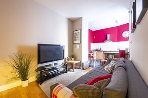 JOIVY Great Location! - Charming Apt by Edinburgh Castle