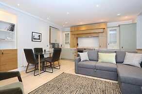JOIVY Newly Refurbished Apartment on the Historic Royal Mile