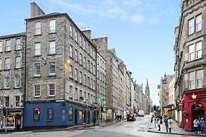 Newly Refurbished Apartment on the Historic Royal Mile
